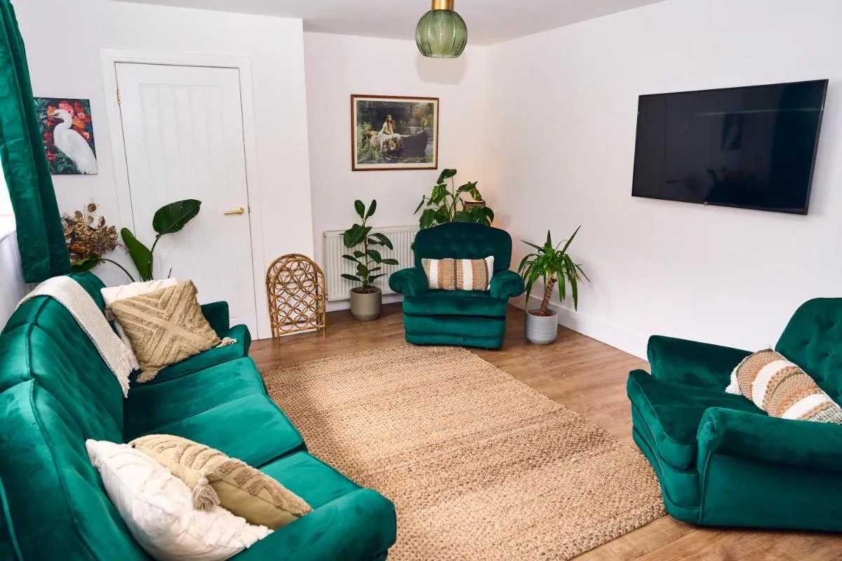 Image 4 of Stylish Event & Family Home for 12 in Manchester with Hot Tub