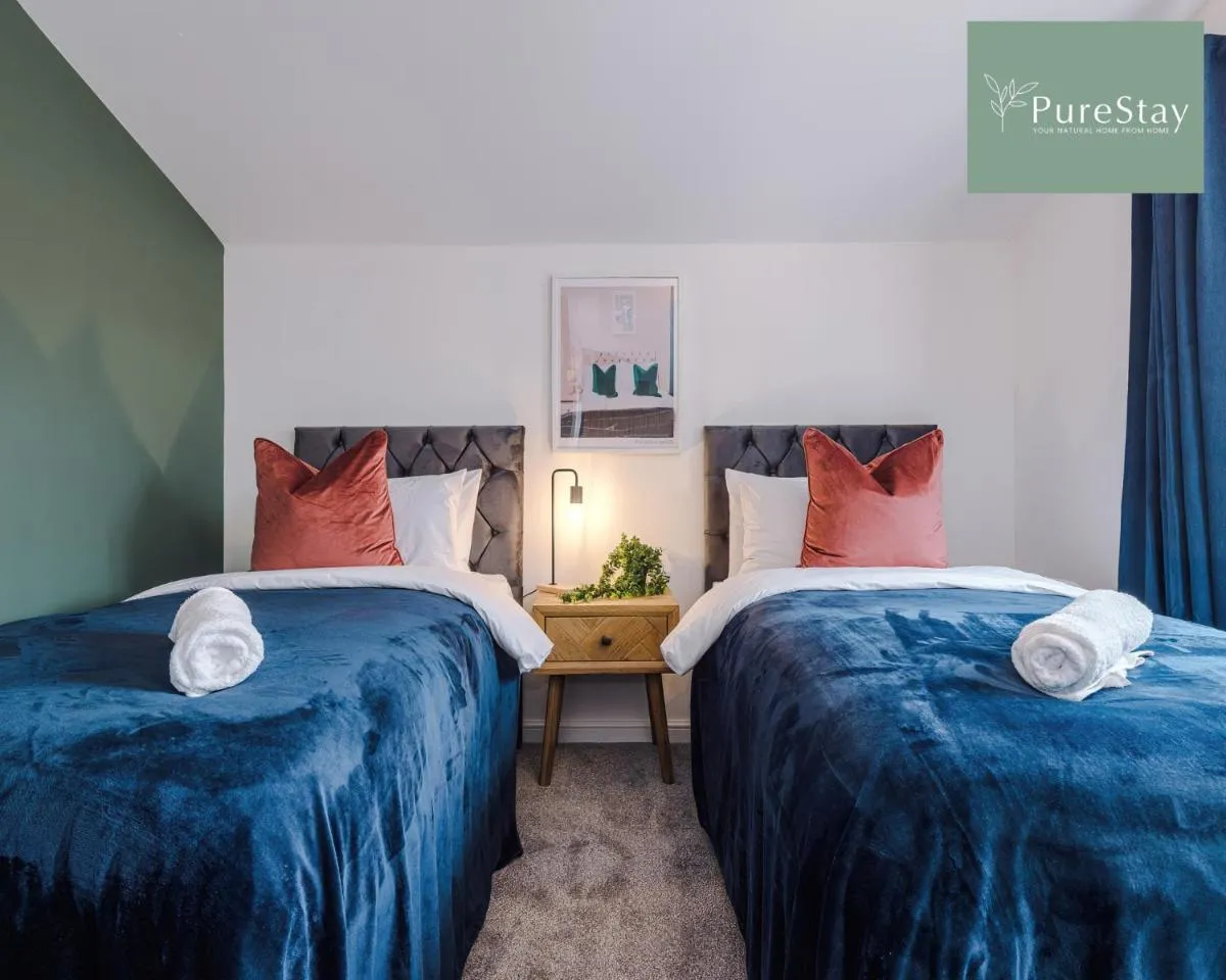 Image 5 of Stylish Five Bedroom House By PureStay Short Stay & Serviced Accommodation Manchester Free Parking