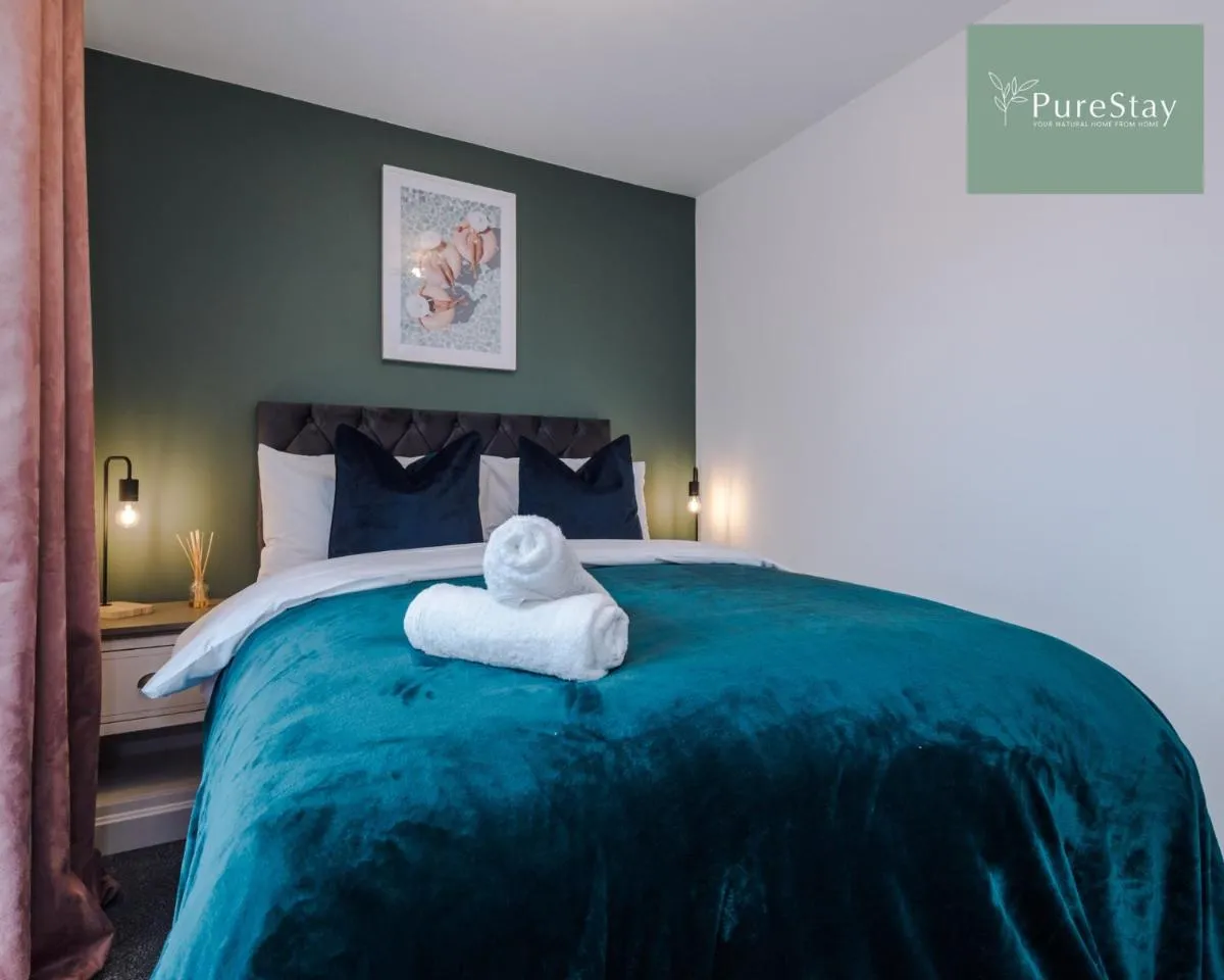 Image 3 of Stylish Five Bedroom House By PureStay Short Stay & Serviced Accommodation Manchester Free Parking