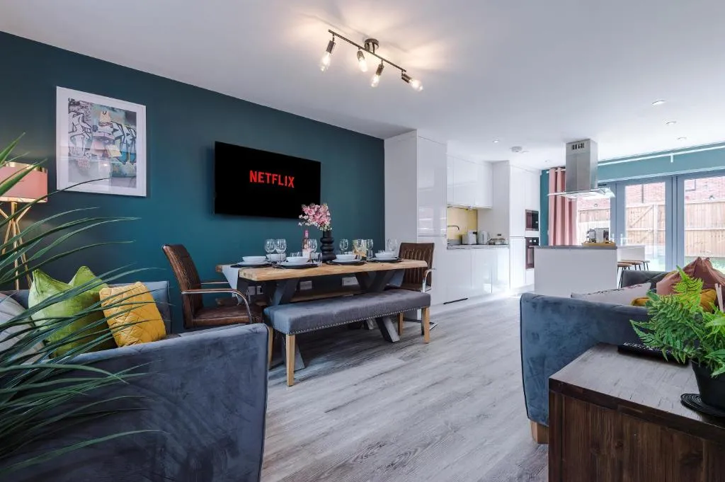 Image of Stylish Five Bedroom House By PureStay Short Stay & Serviced Accommodation Manchester Free Parking