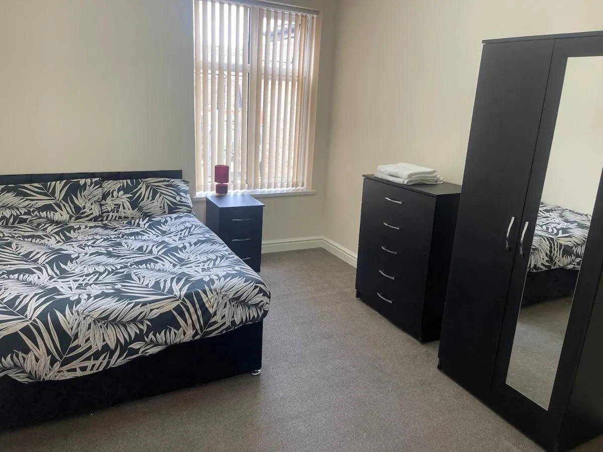 Image 1 of Stylish Large 3 Bedroom Apartment in Manchester