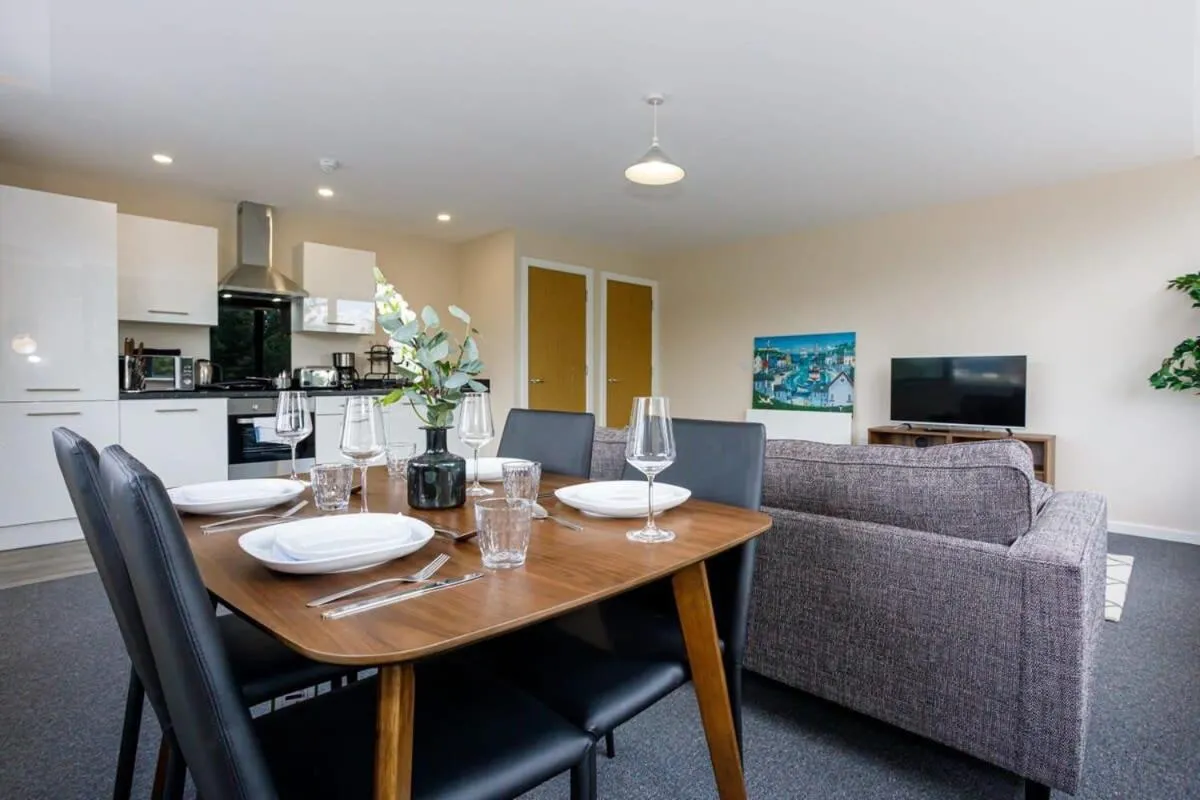 Image 2 of Stylish and Bright 2 Bedroom Apartment Manchester