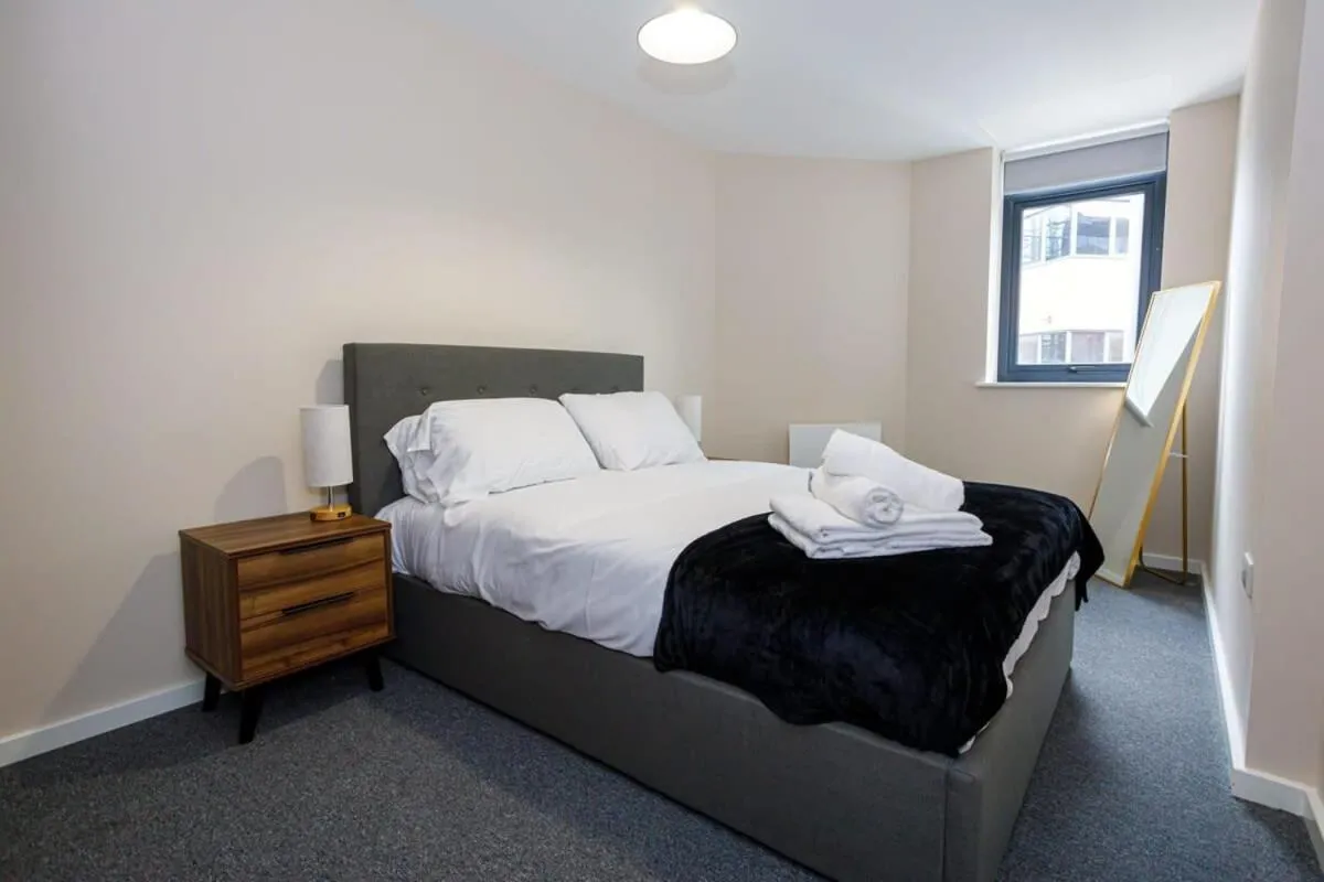 Image 4 of Stylish and Bright 2 Bedroom Apartment Manchester