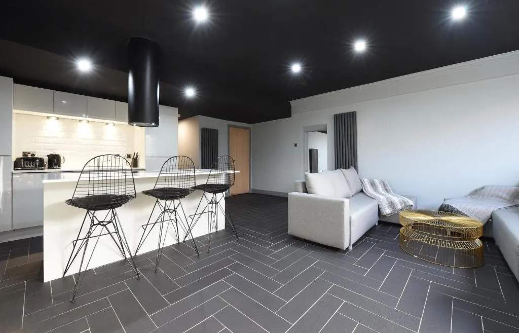 Image of Swan Street Suite Sleeps 23