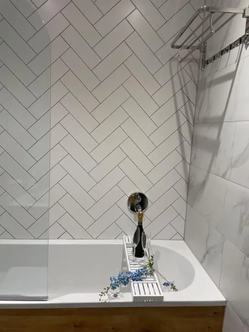 Image 4 of Swanky Stylish Space