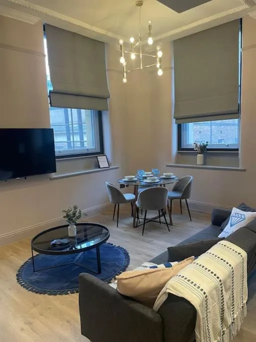 Image 5 of Swanky Stylish Space