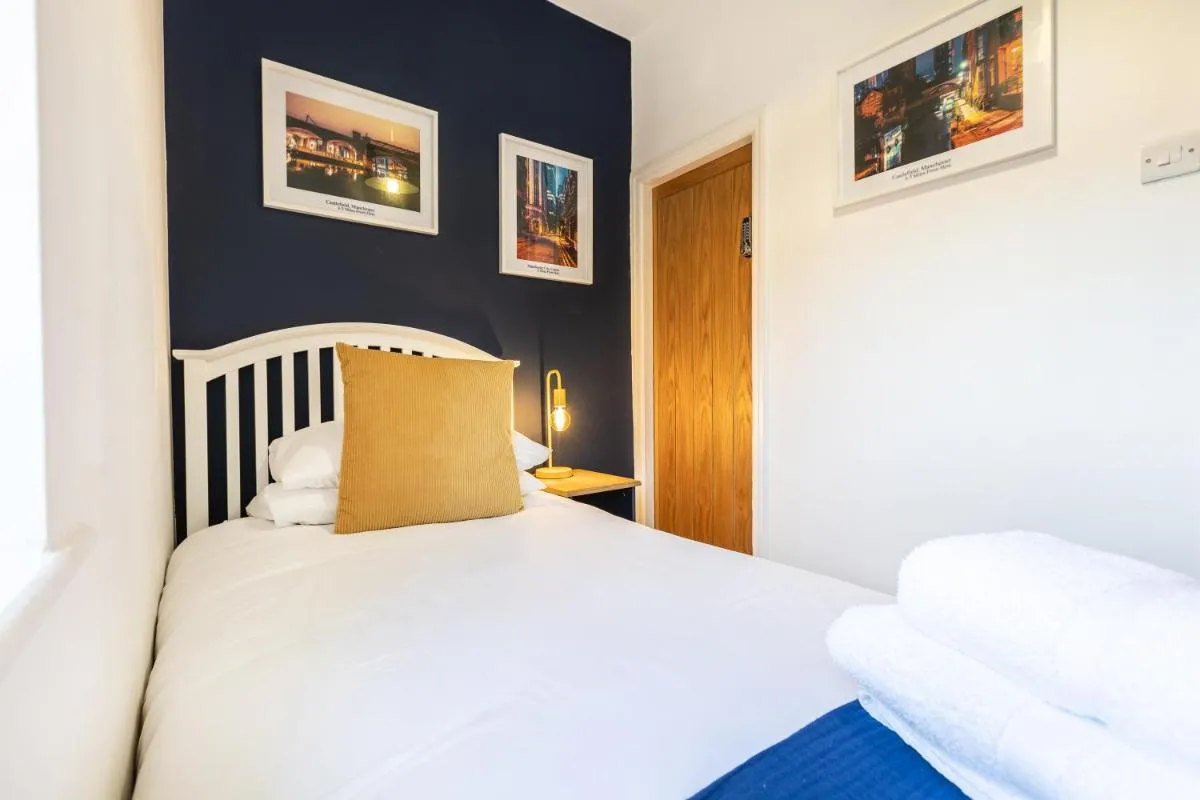 Image 5 of The Heart – Cosy 3 bedroom house with double driveway and Garden in Manchester