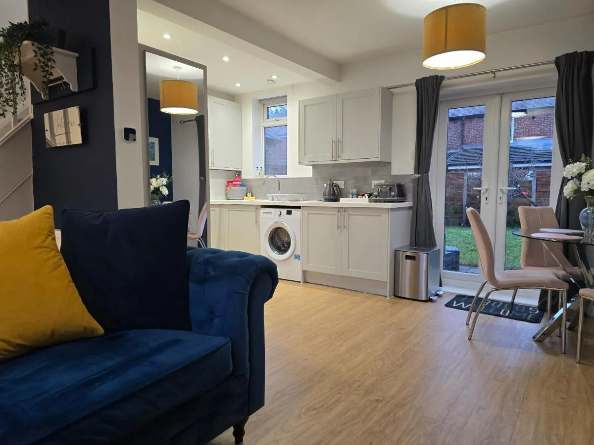 Image 6 of The Heart – Cosy 3 bedroom house with double driveway and Garden in Manchester