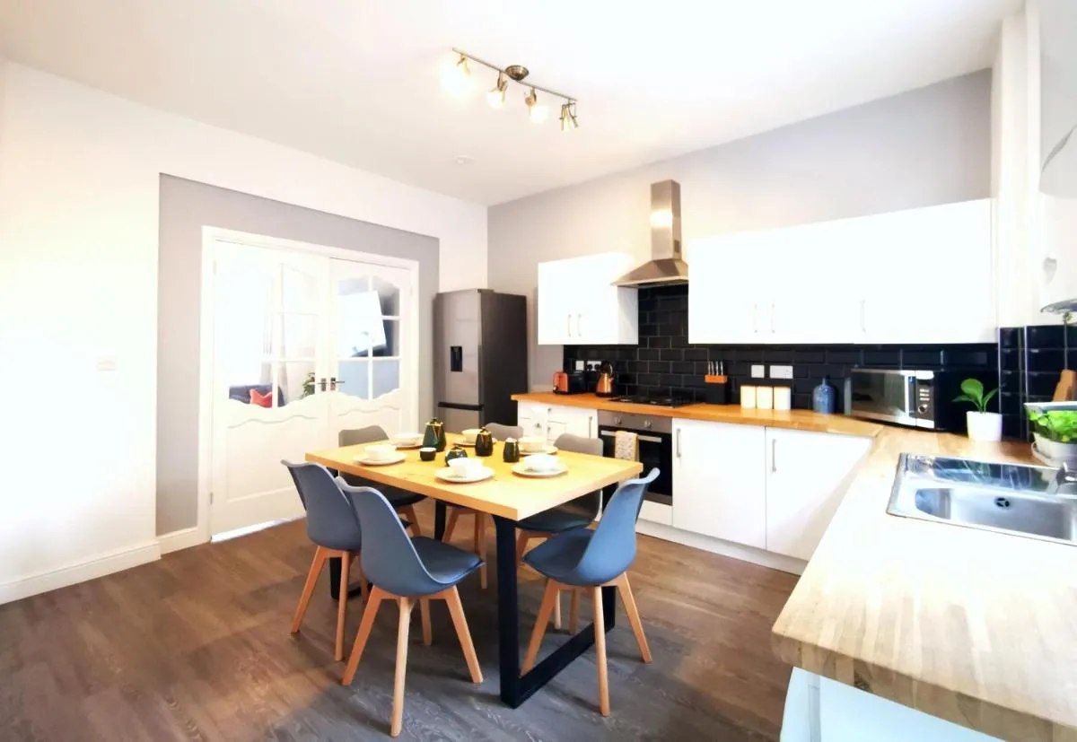 Image 3 of The Mellor – Holiday Home 15 Mins to Central Manchester With Free Parking
