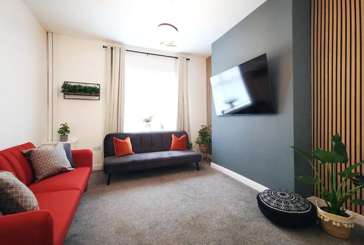 Image 1 of The Mellor – Holiday Home 15 Mins to Central Manchester With Free Parking