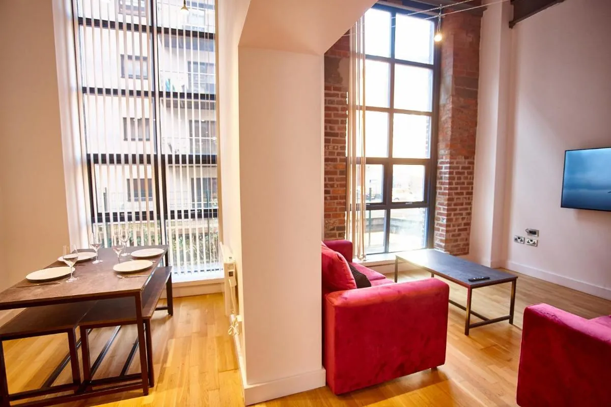 Image 5 of The Morganite Suite