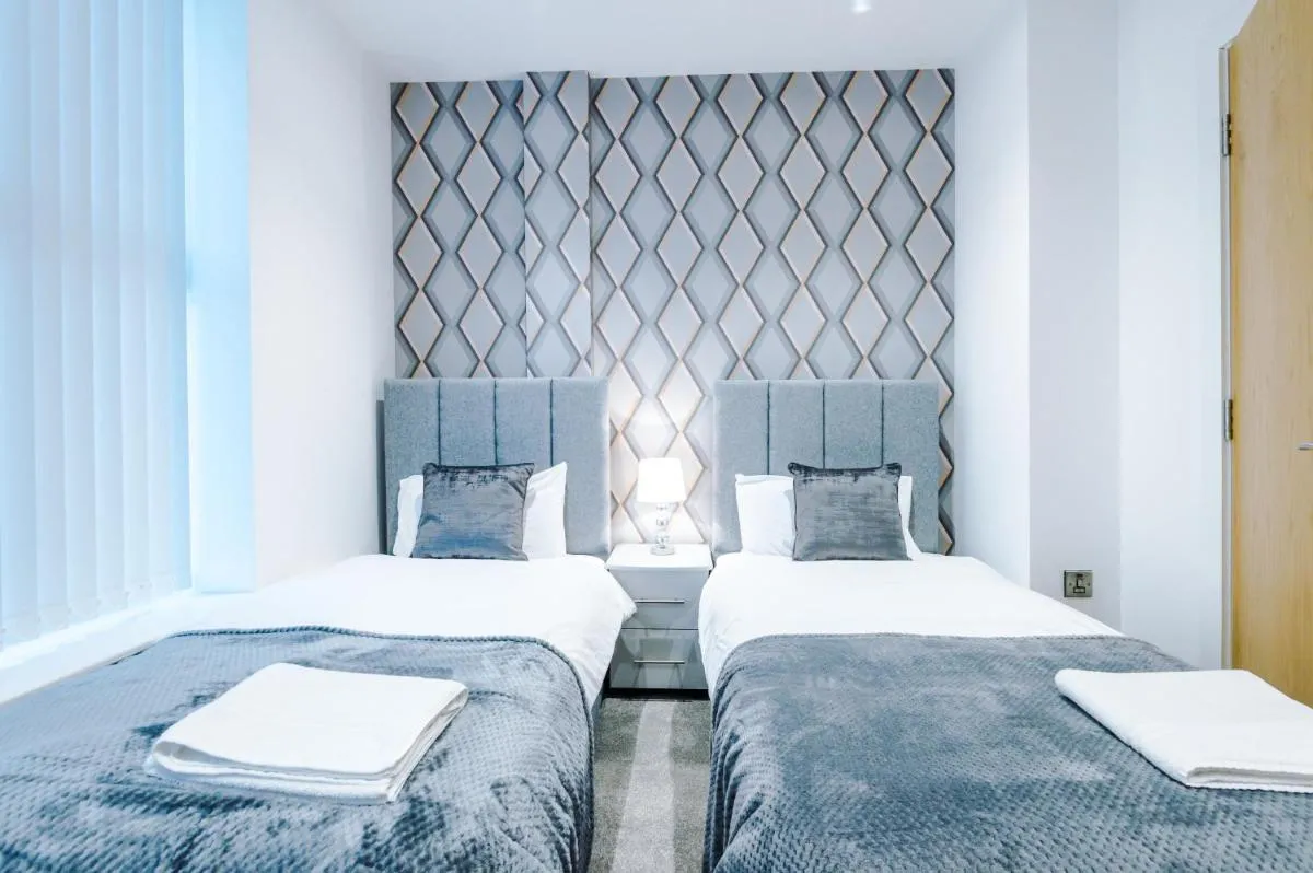Image 3 of The Popworks 2 Bedroom Apartment – MCR Dens