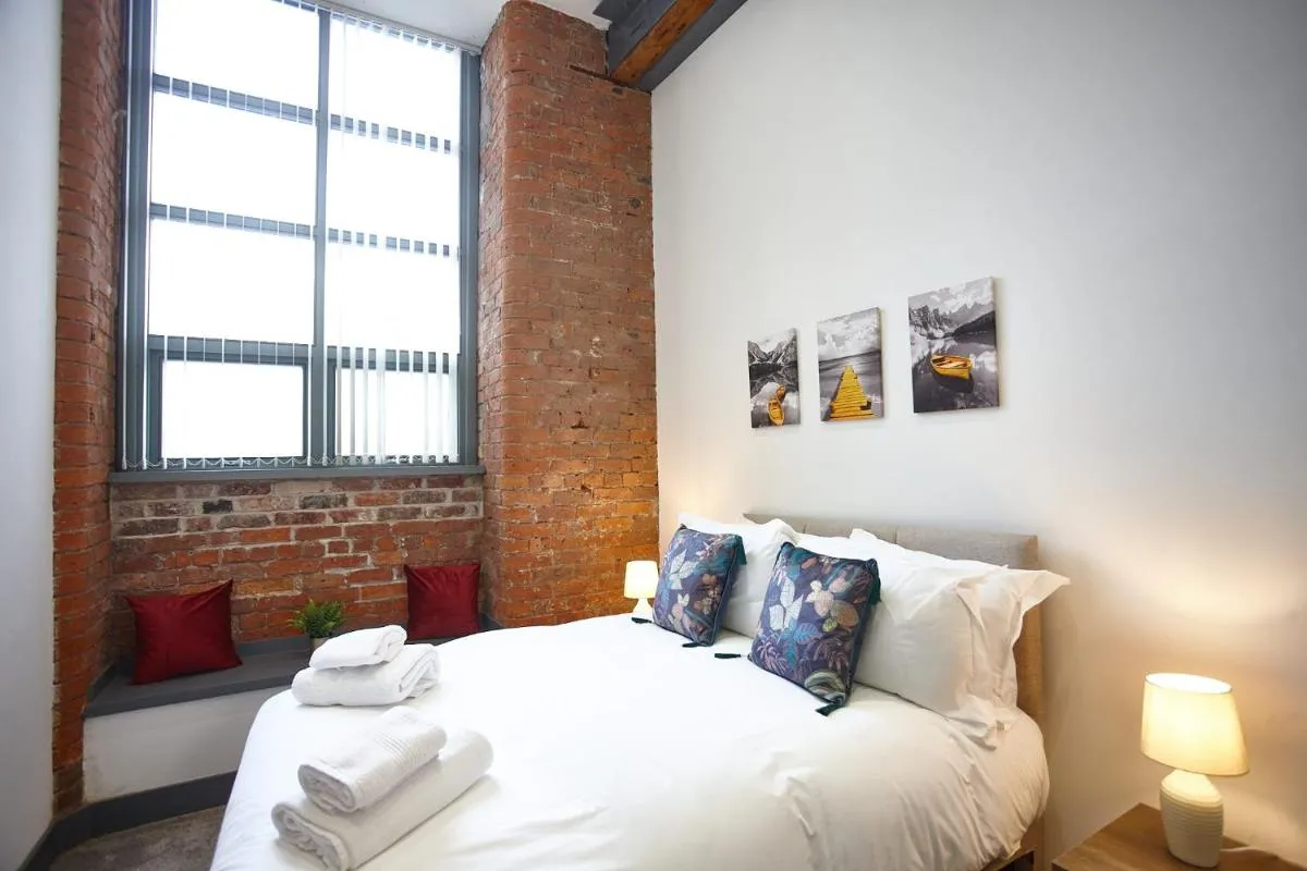 Image 3 of The Ruby Suite