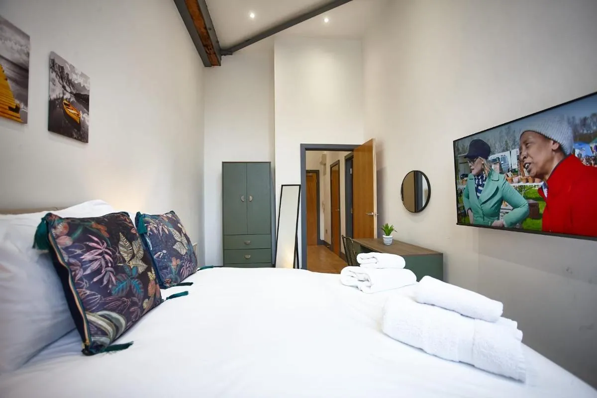 Image 5 of The Ruby Suite
