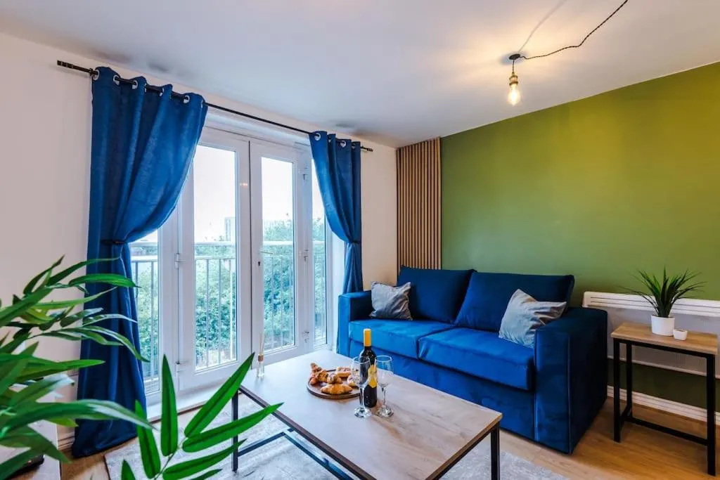 Image 3 of The Salford Luxe by Parydise Properties – 2-Bed City-View Gem – Business-Ready, Leisure-Friendly