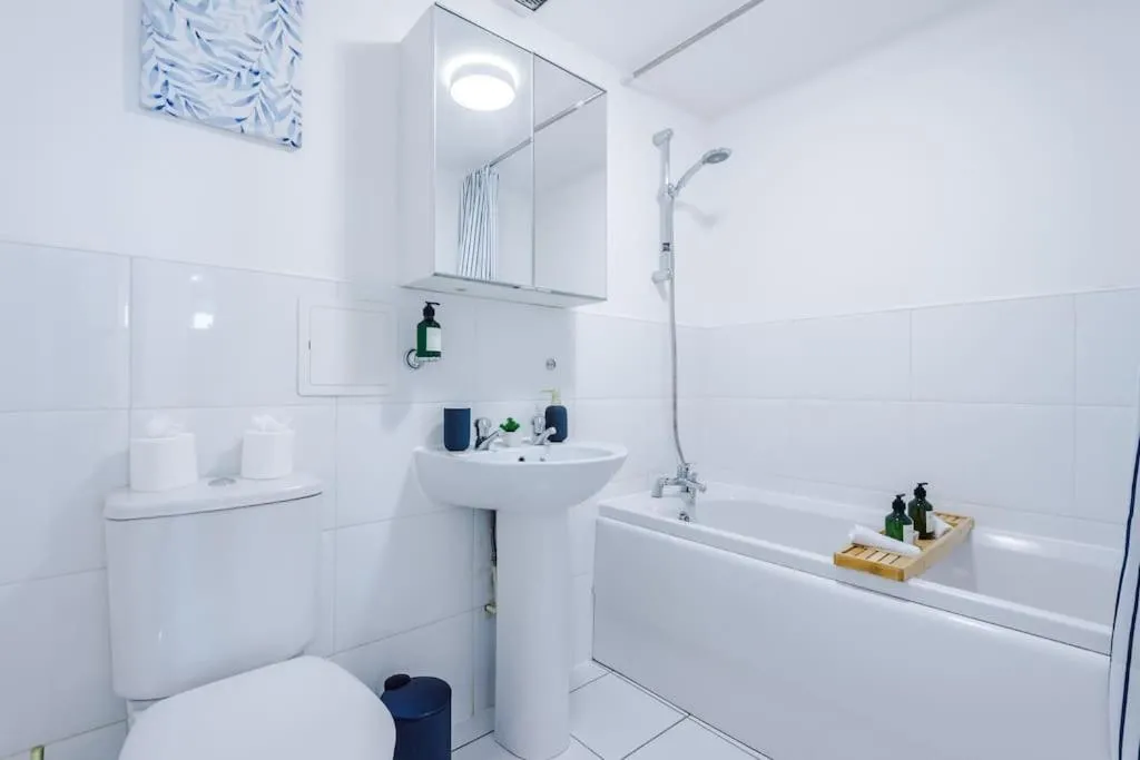 Image 6 of The Salford Luxe by Parydise Properties – 2-Bed City-View Gem – Business-Ready, Leisure-Friendly