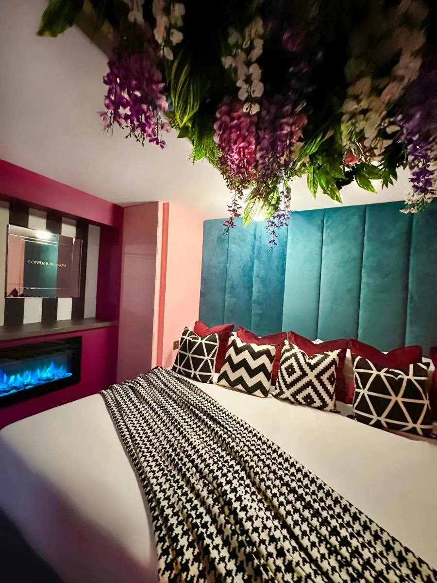 Image 3 of The Ultimate Hen Suite with Bar & Makeup Room