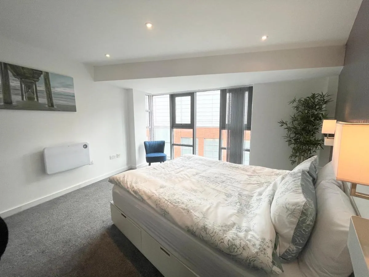 Image 5 of The Works-Fresh 2bed in centre, opposite Arndale.