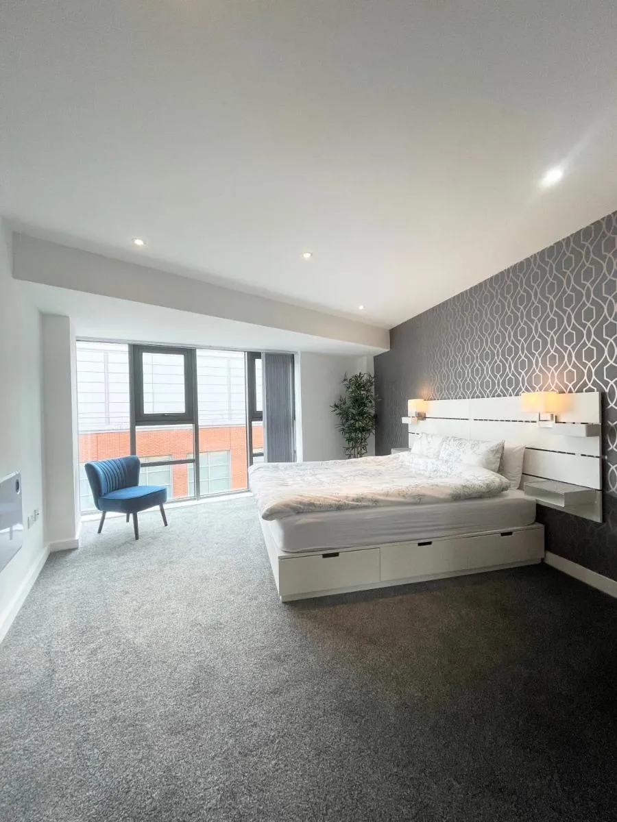 Image 3 of The Works-Fresh 2bed in centre, opposite Arndale.