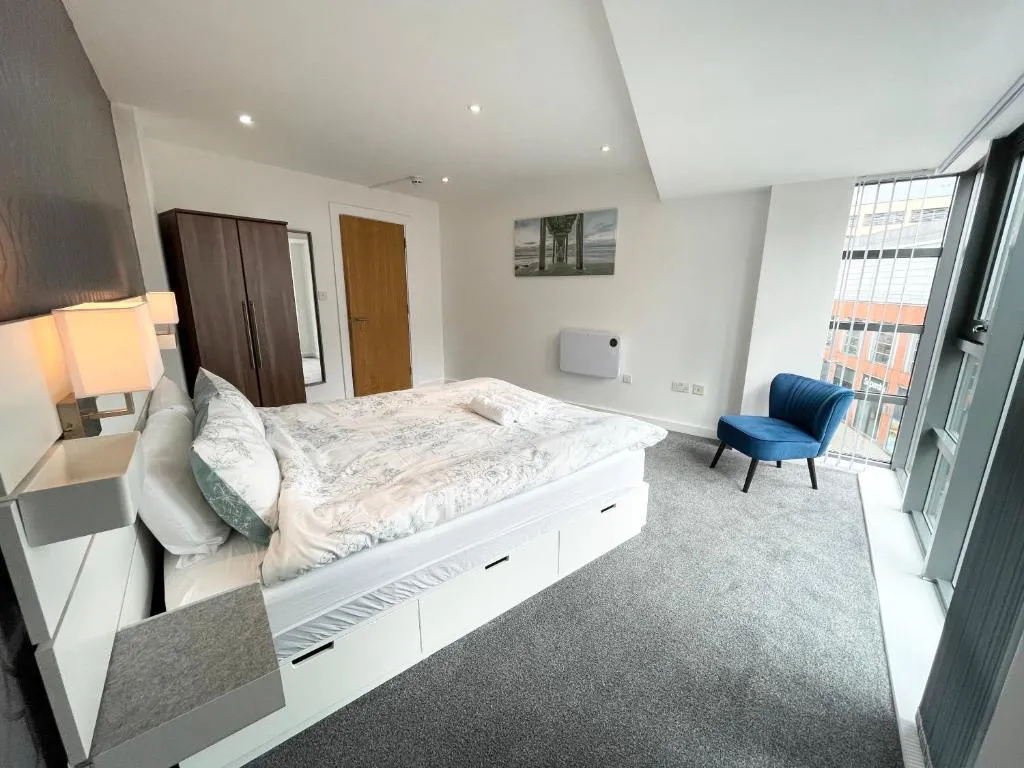 Image of The Works-Fresh 2bed in centre, opposite Arndale.
