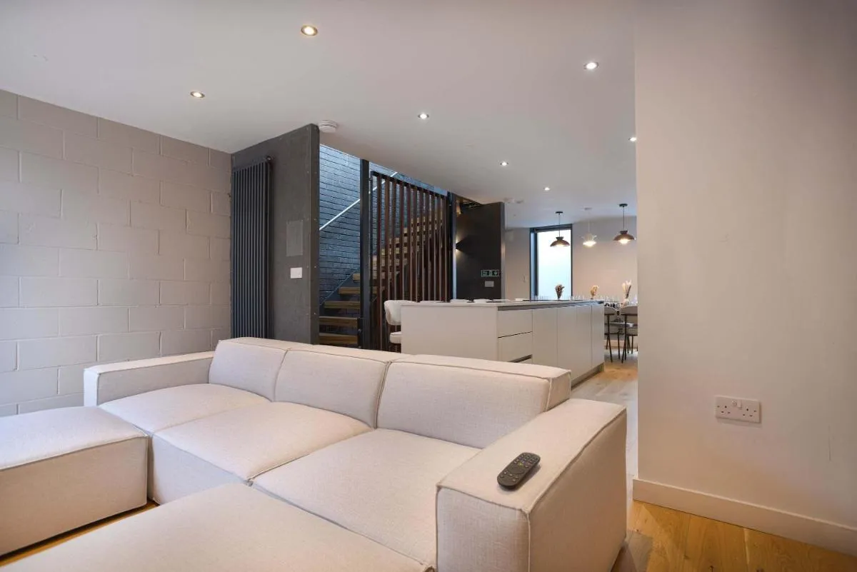 Image 3 of Townhouse East by CasaCity