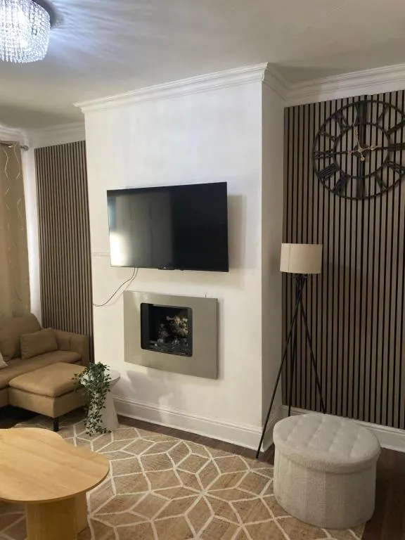 Image of Traditional Central Home-Games Room-Free Parking