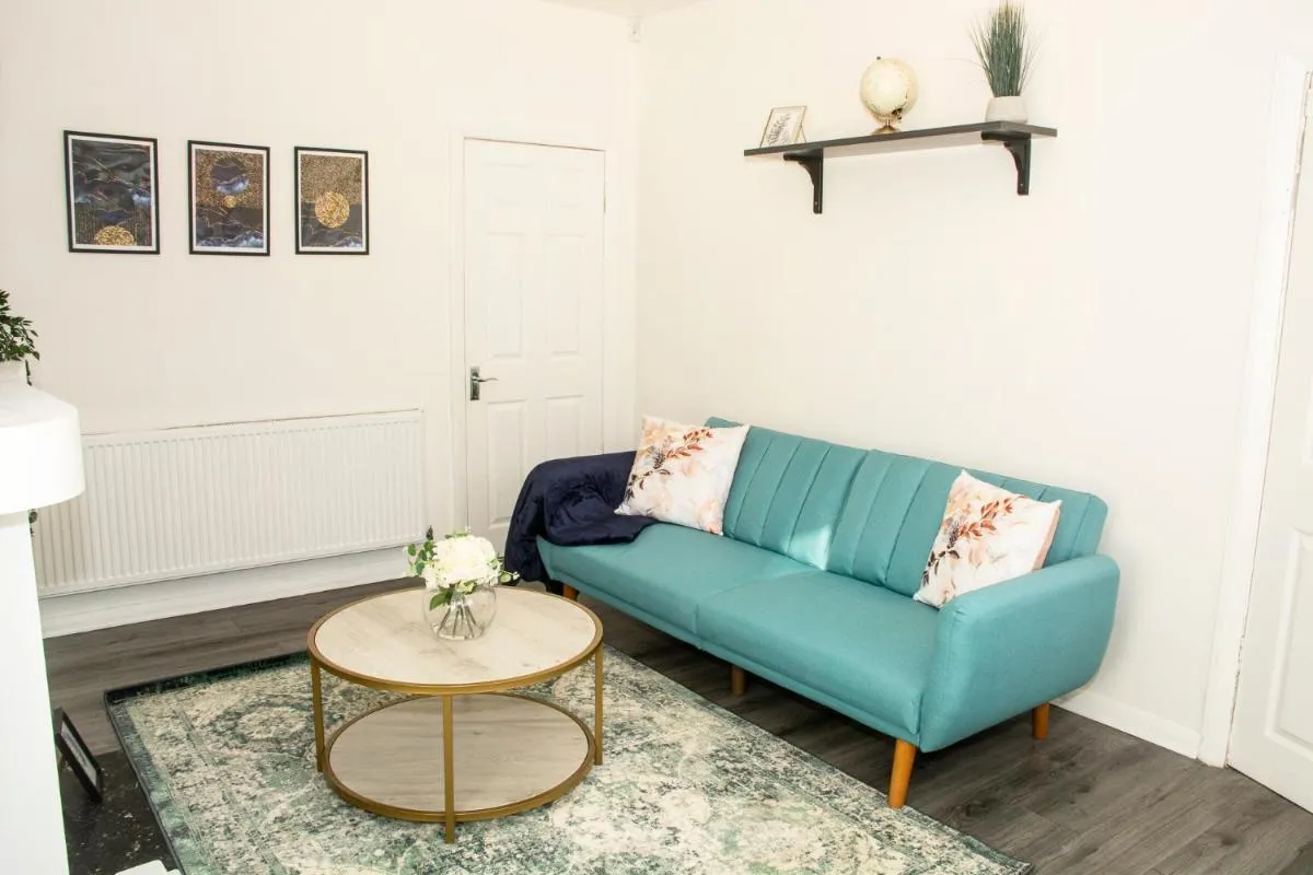 Image 4 of Trafford House – Stylish 3-bed home with private parking