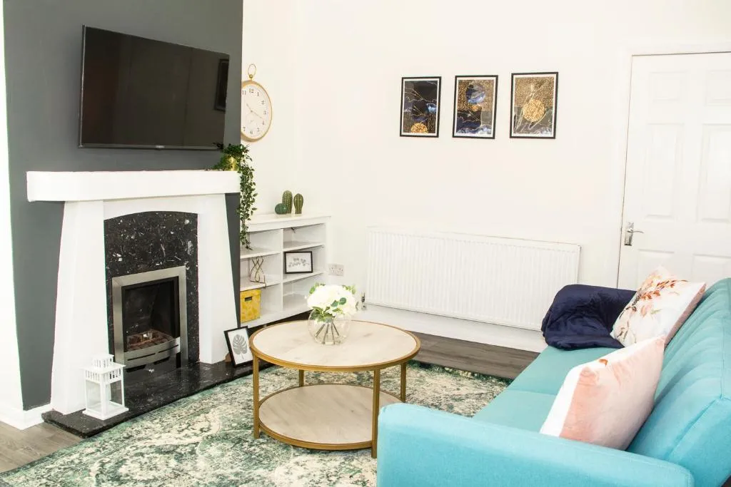 Image of Trafford House – Stylish 3-bed home with private parking