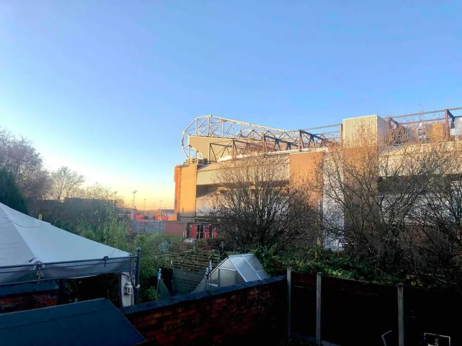 Image of United View! Big House, Prime location, Transport