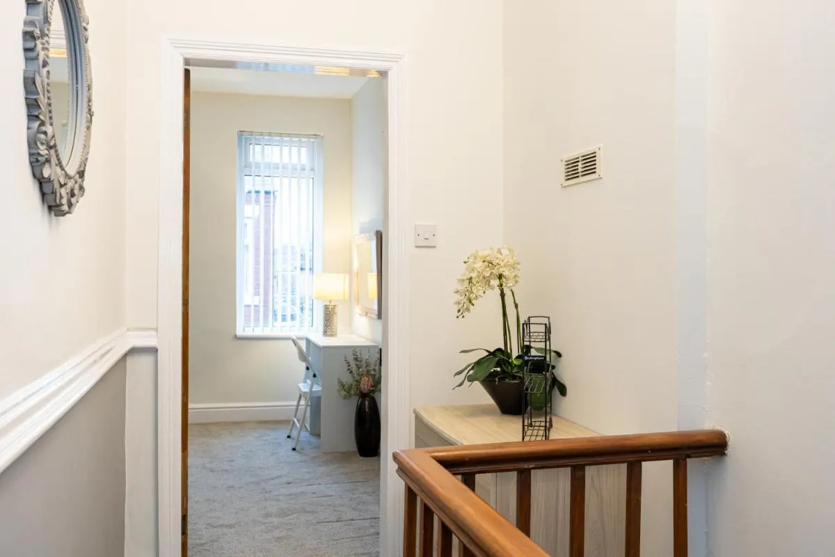 Image 4 of Urban Haven Hall Luxury Rooms Rusholme, Near City Centre Hospitals University