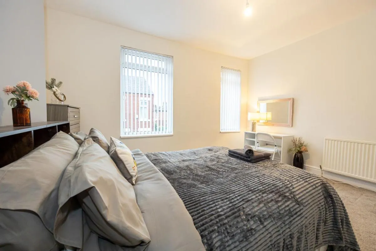 Image 2 of Urban Haven Hall Luxury Rooms Rusholme, Near City Centre Hospitals University