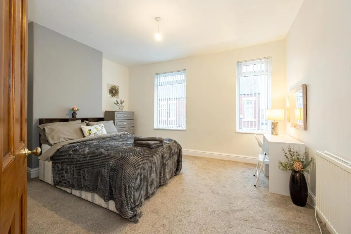 Image 1 of Urban Haven Hall Luxury Rooms Rusholme, Near City Centre Hospitals University
