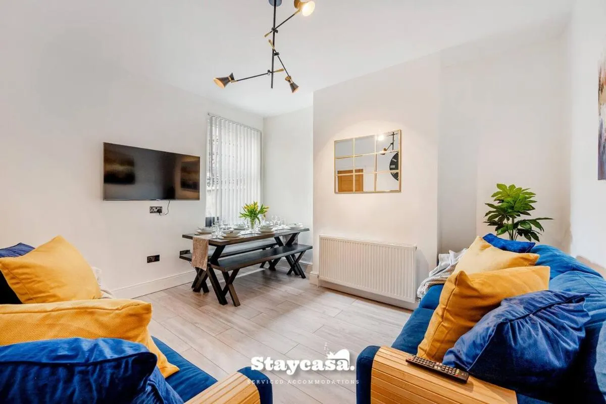 Image 1 of Urban Oasis Spacious 4-bedroom Home In Manchester