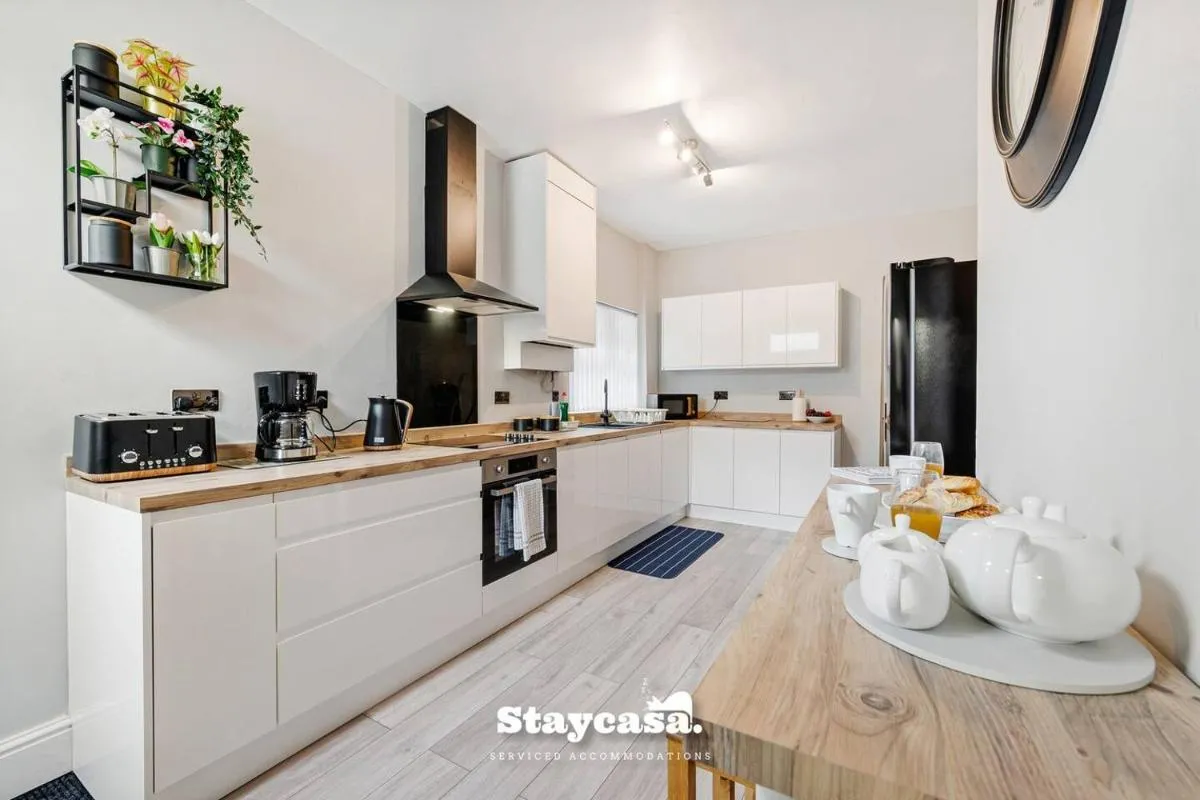 Image 3 of Urban Oasis Spacious 4-bedroom Home In Manchester