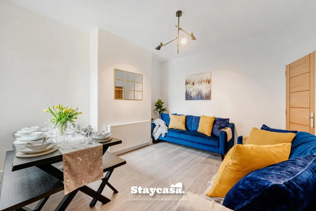Image of Urban Oasis Spacious 4-bedroom Home In Manchester