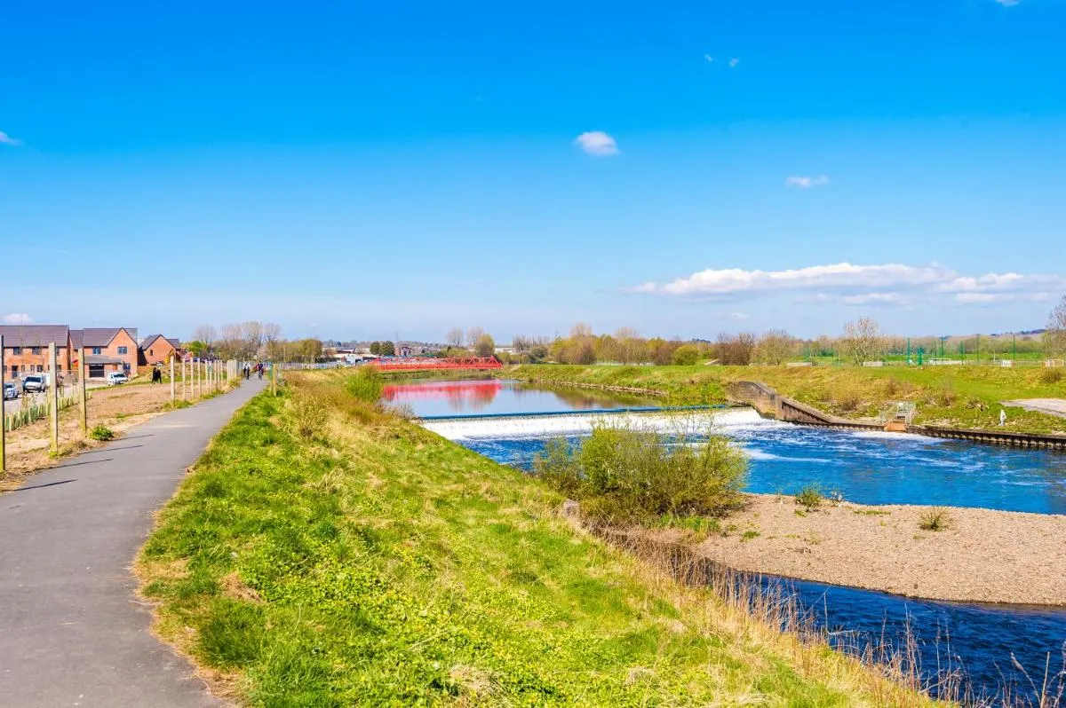 Image 2 of Vidale Court, 3 Bedroom House with River Irwell view, sleeps 6