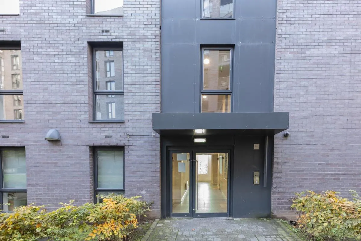 Image 1 of Warm 2 Bedroom Apartment 15 min Walk to Etihad Stadium and City Center