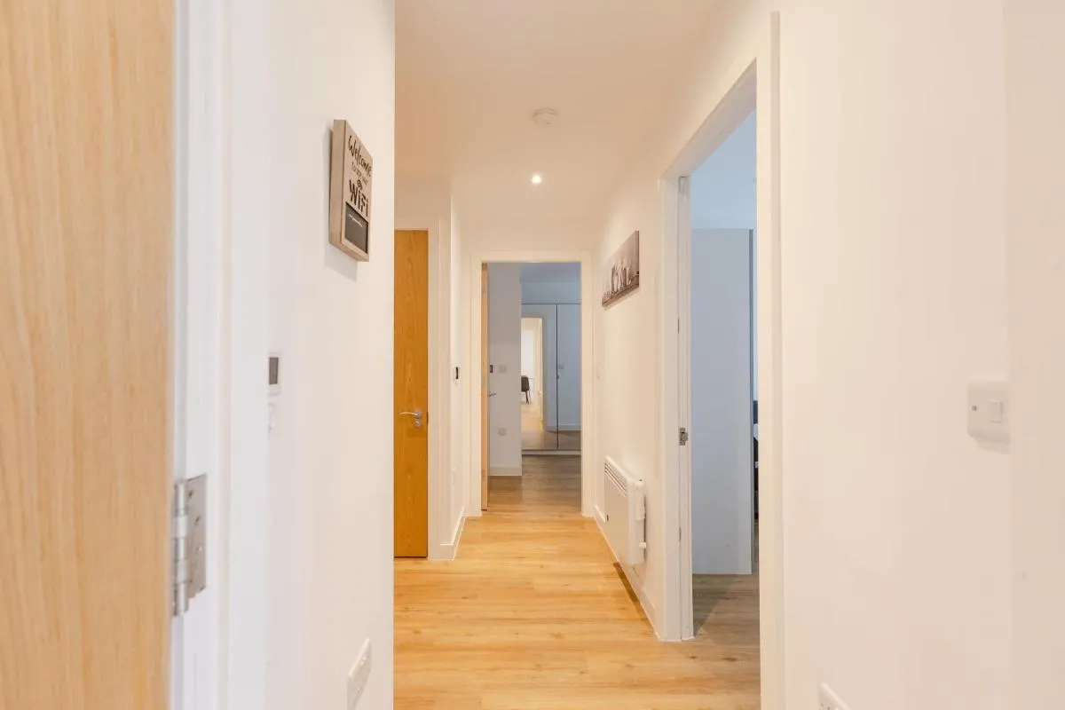 Image 4 of Warm 2 Bedroom Apartment 15 min Walk to Etihad Stadium and City Center