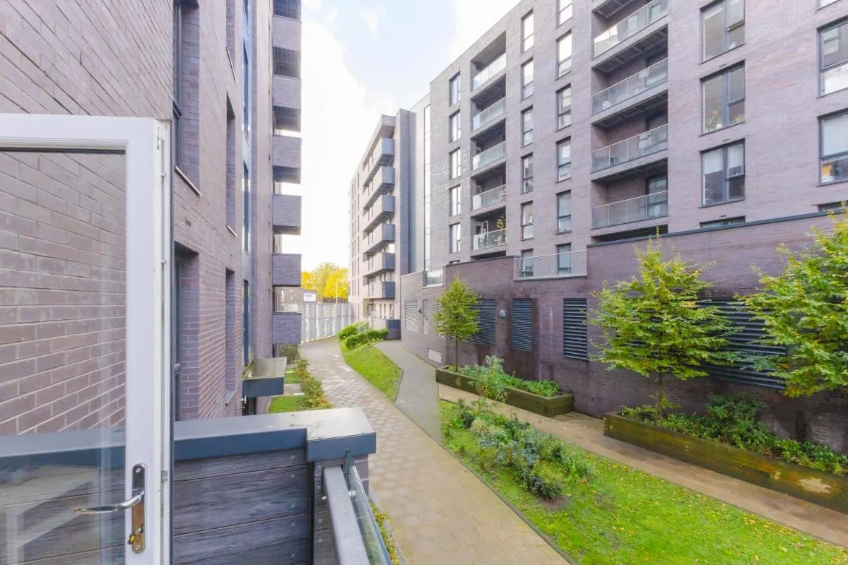Image 6 of Warm 2 Bedroom Apartment 15 min Walk to Etihad Stadium and City Center