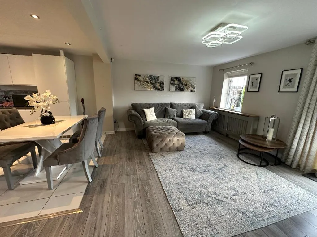 Image of Waterside MUFC & Trafford Centre Townhouse 4 BR FREE Parking