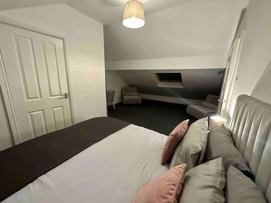 Image 3 of Waterside MUFC & Trafford Centre Townhouse 4 BR FREE Parking