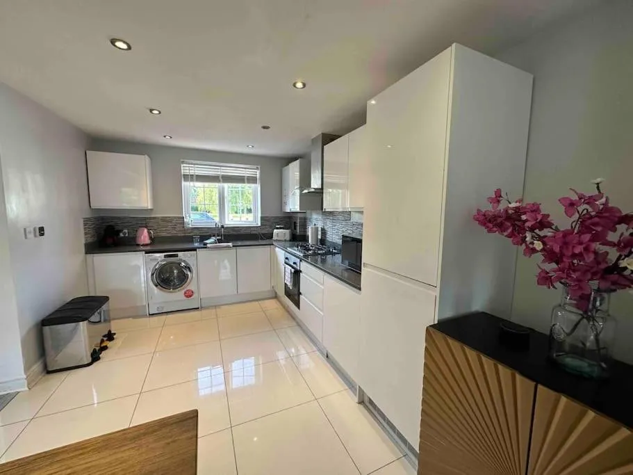 Image 6 of Waterside MUFC & Trafford Centre Townhouse 4 BR FREE Parking