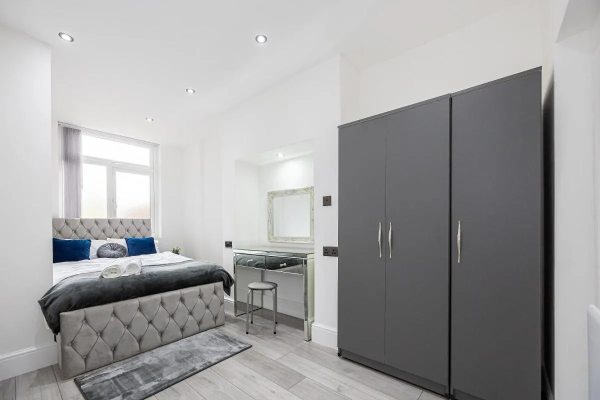 Image 4 of WestPoint Luxury Apartment